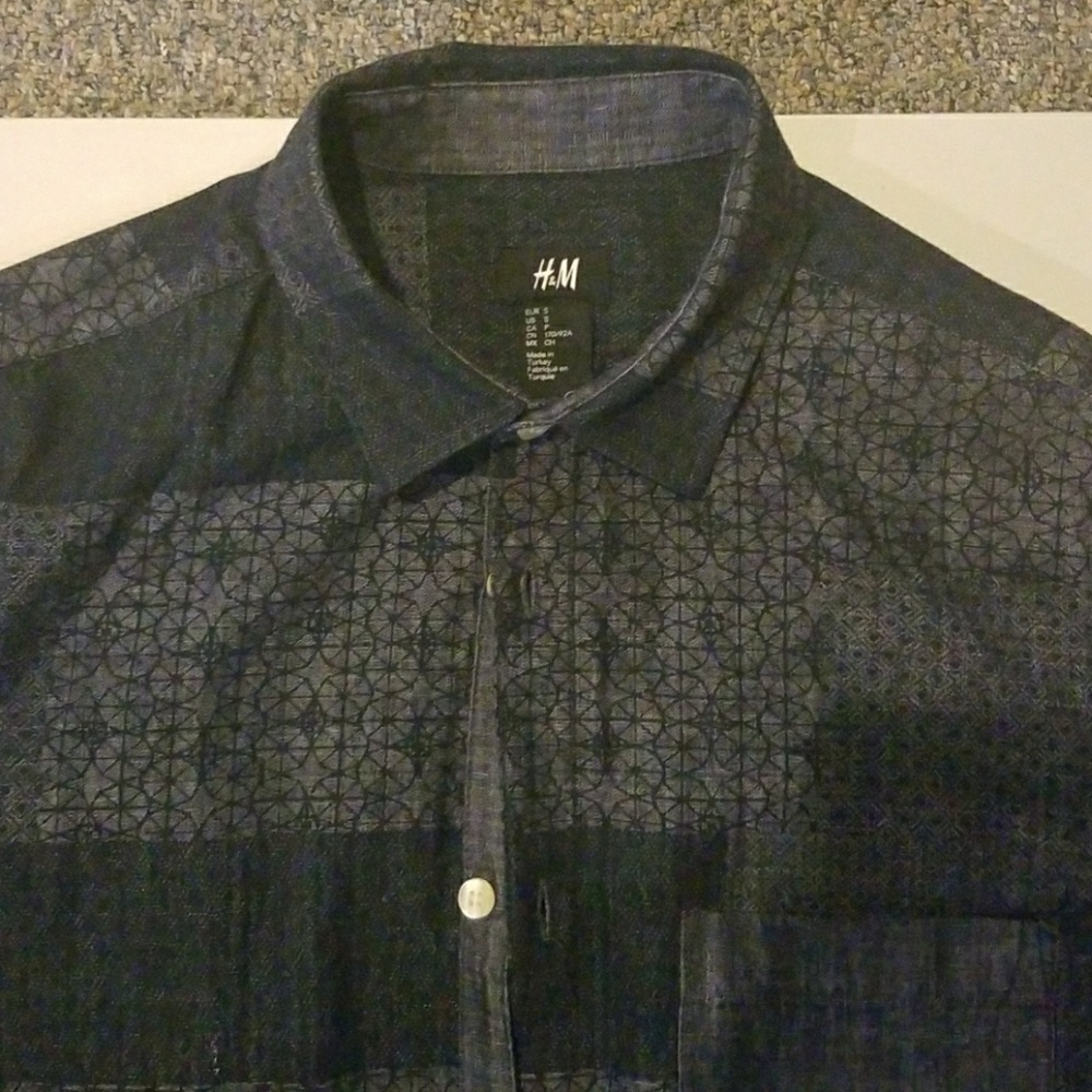 H&M Patterned Button Down - Picture 2 of 4
